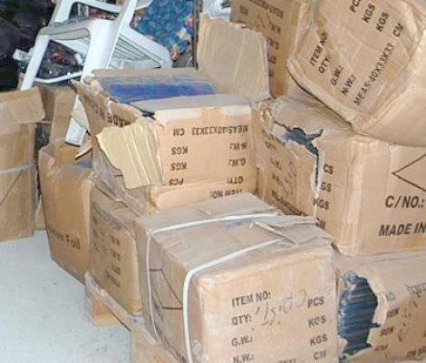Peste 53.000 de penare contrafăcute, reţinute de inspectorii vamali